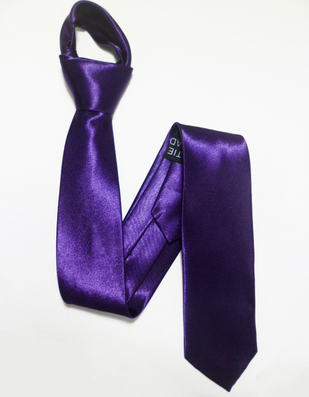 Skinny Tie in Dark Purple